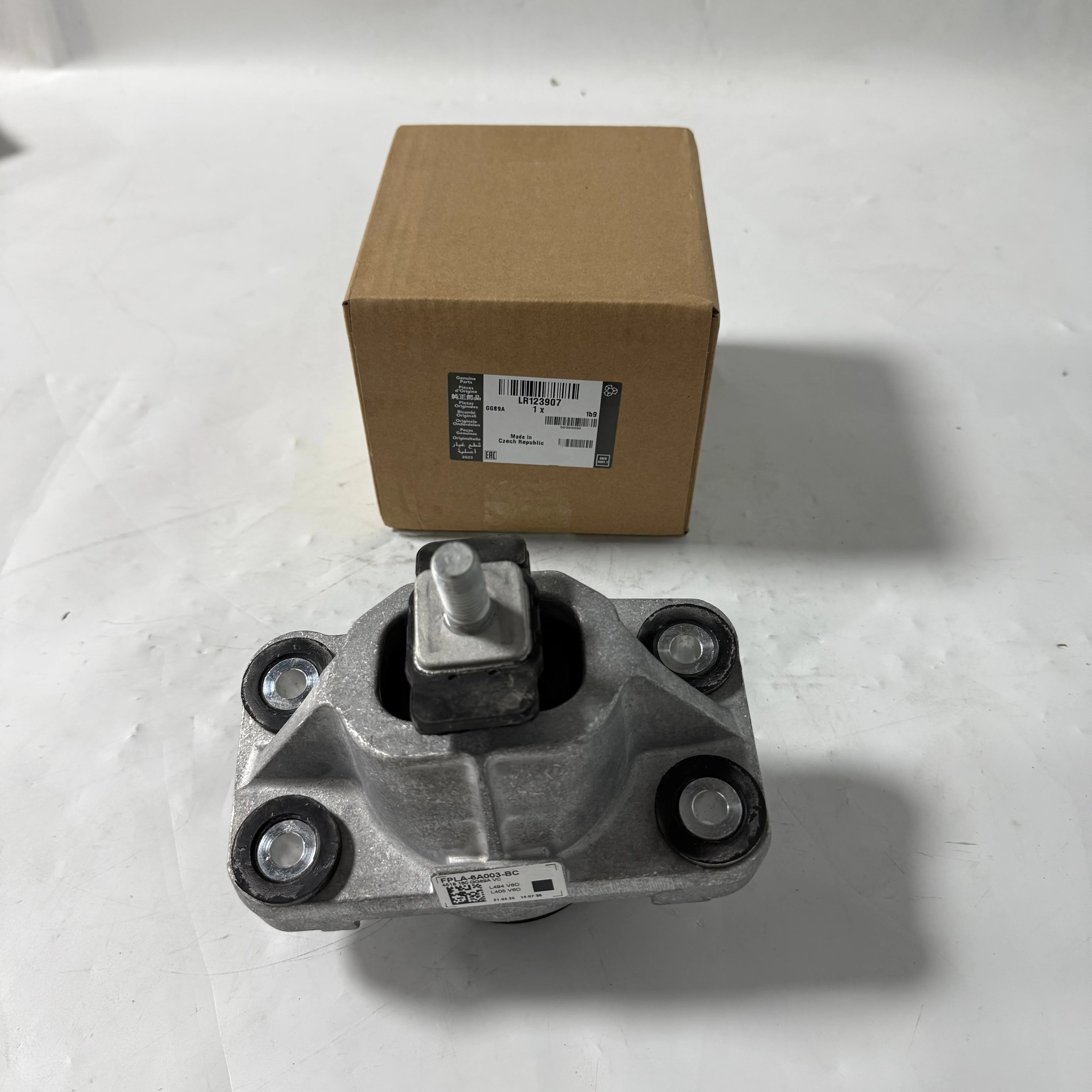 LRO57632 LR123907 Auto Parts Engine Motor Mount Engine Mounting Suitable for Land Rover Discovery 5 Range Rover Sport