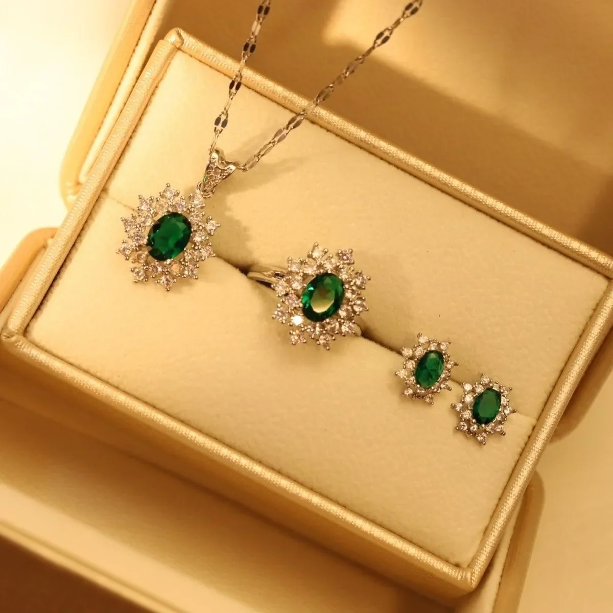 

New In Trendy Zircon Crystal Pendant Three-piece suit For Women Sweet Female Clavicle Chain Jewelry Ladies Accessories