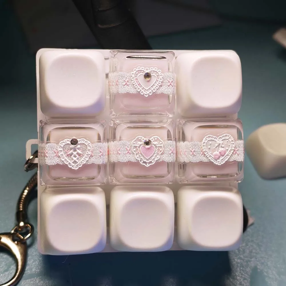 4-teiliges Süßes Koreanisches Tastenkappen-Set Rosa Spitze Herz Schleife Harz-Tastenkappen für Mechanische Tastatur Cherry MX Schalter ESC Pfeiltasten