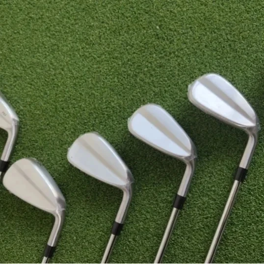 Mini mazze da golf in ferro forgiato per destrimani con logo personalizzato impostate lavorazione CNC testa in ferro fresato con impugnatura in gomma