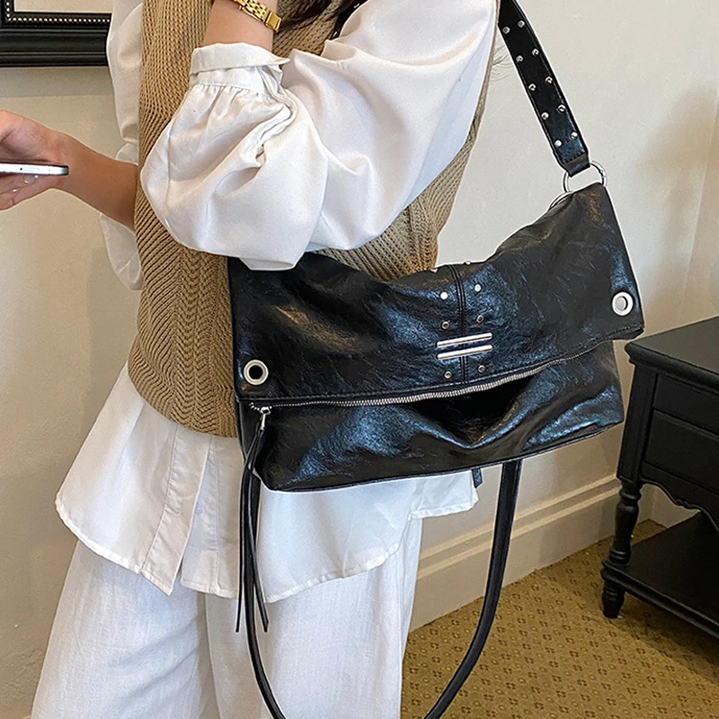 Korean Style PU Shoulder Bag Y2k Rivet-decorated Tote Bag Fashion Designer Foldable Underarm Bag Simple Commuter Messenger Bag