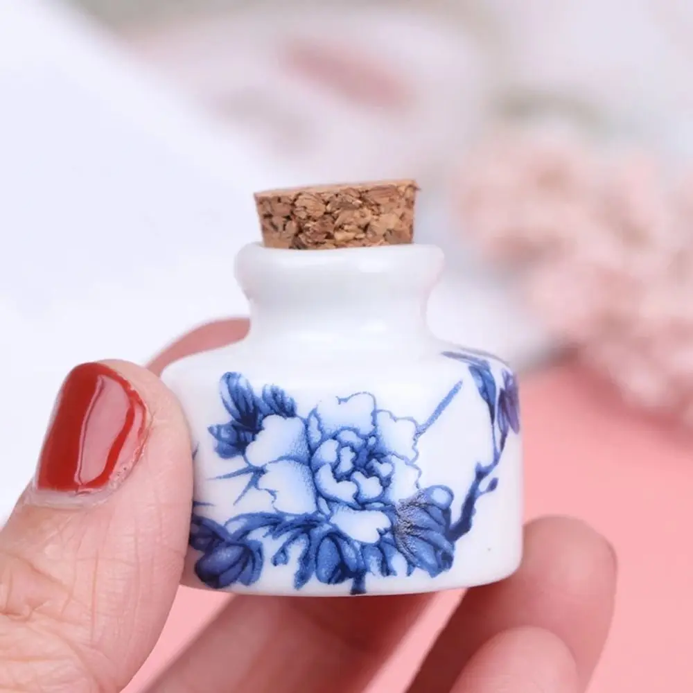 Bottiglia di polvere liquida glitterata modello vintage peonia gazza Mini tazza portatile in ceramica con coperchio in legno per donna