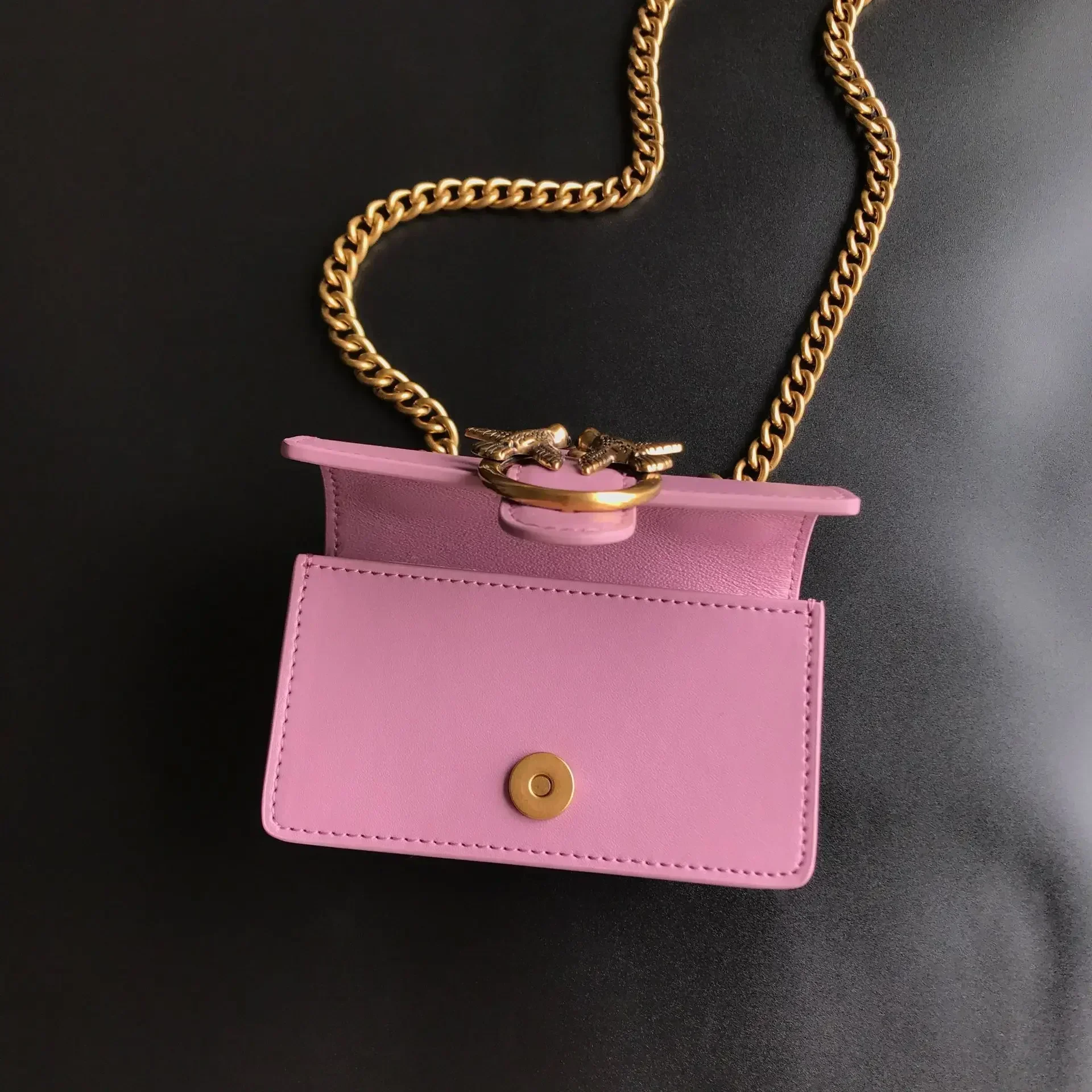 2026 Neue Damen-Umhängetasche in Beige mit V-Steppung, PU-Leder, Goldener Schwalbenverschluss, Ketten-Mini-Schultertasche für den Alltag, Dating, Hochzeit, Bestseller – Detail 22