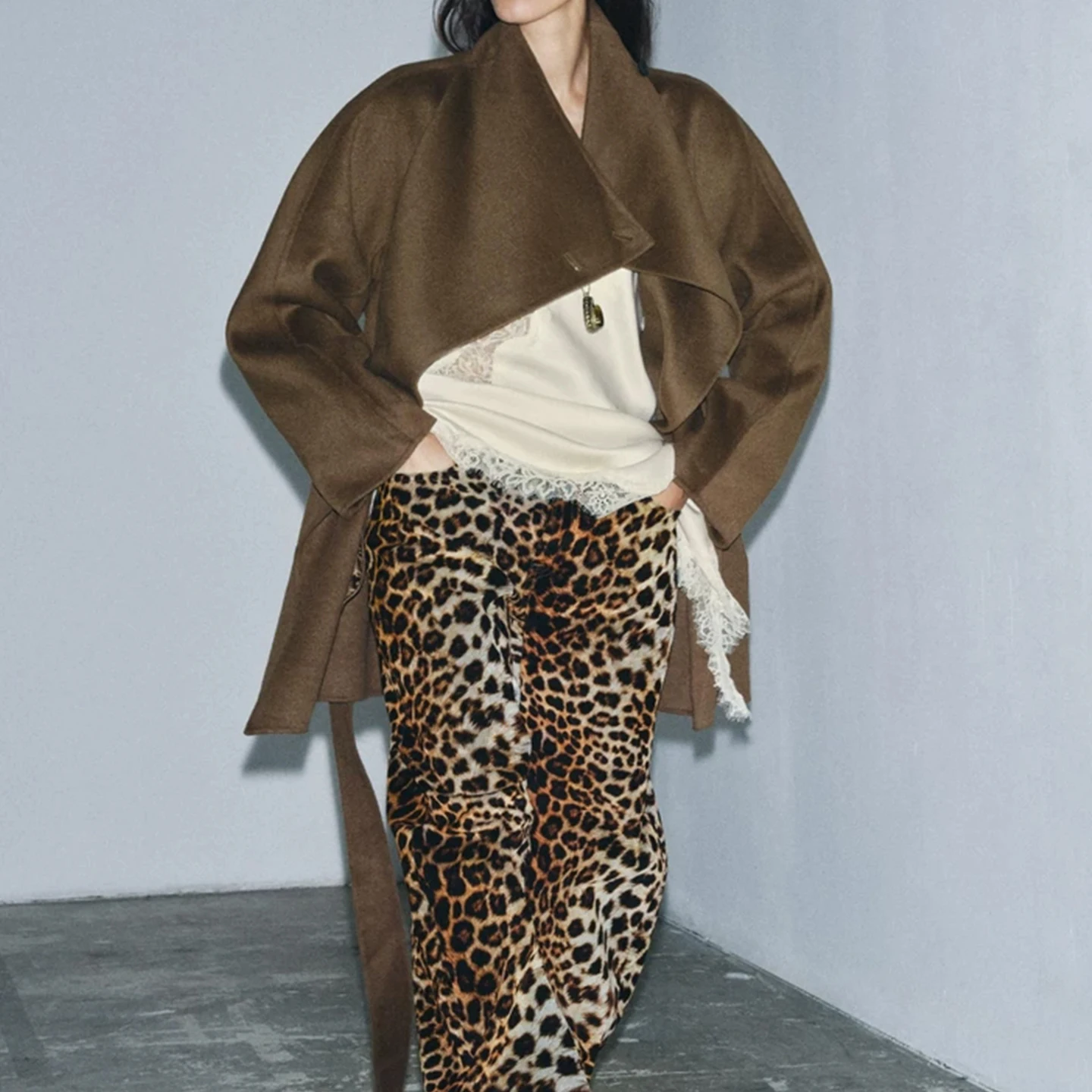 

Z 2025 New Faion High Collar Personali Temperament Retro Coat Women's Jaet Straight Tube Long Sve Mid-Length