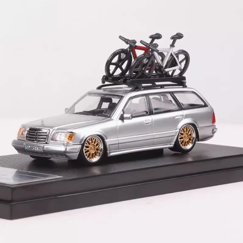 Mortal Diecast 1/64 S124 Station Wagon - met fietsaccessoires Legering automodel Klassiekers Volwassen souvenircadeau Hobby en speelgoed