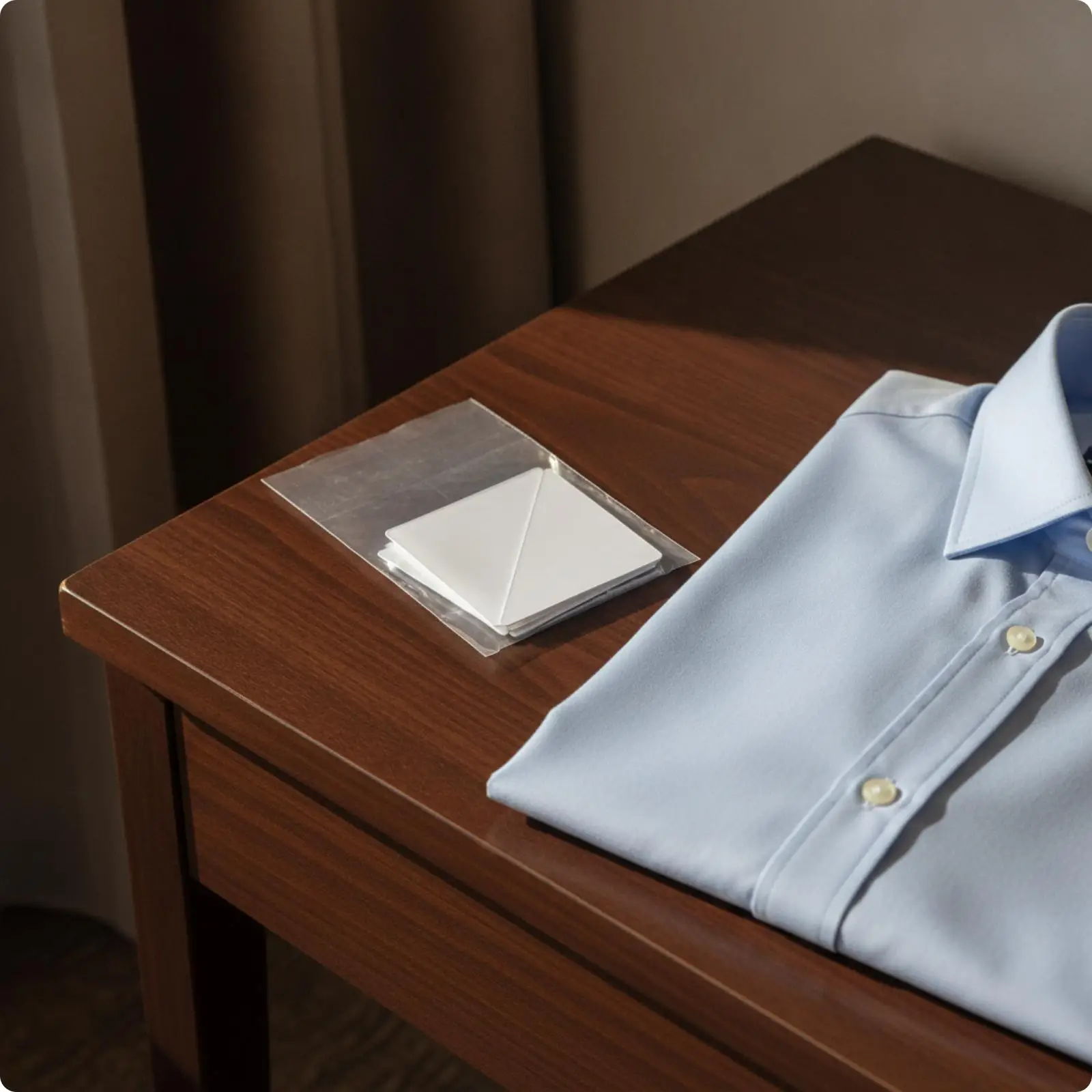 adesivo-invisivel-para-colarinho-de-camisa-fixador-para-camisas-de-malha-roupas-de-trabalho-apliques-mantem-o-colarinho-impecavel-e-com-linha-nitida