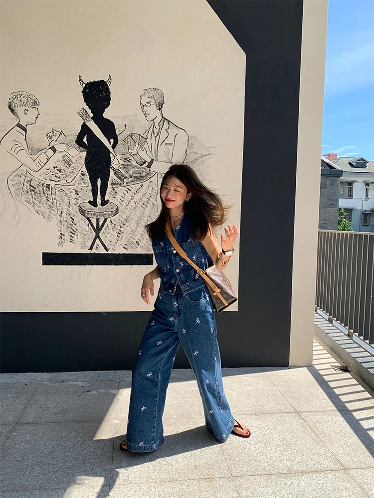 

Комплект ранней осени 2024, джинсовый комплект из двух предметов с вышивкой, широкие брюки + джинсовый жилет, хлопковые длинные брюки с V-образным вырезом