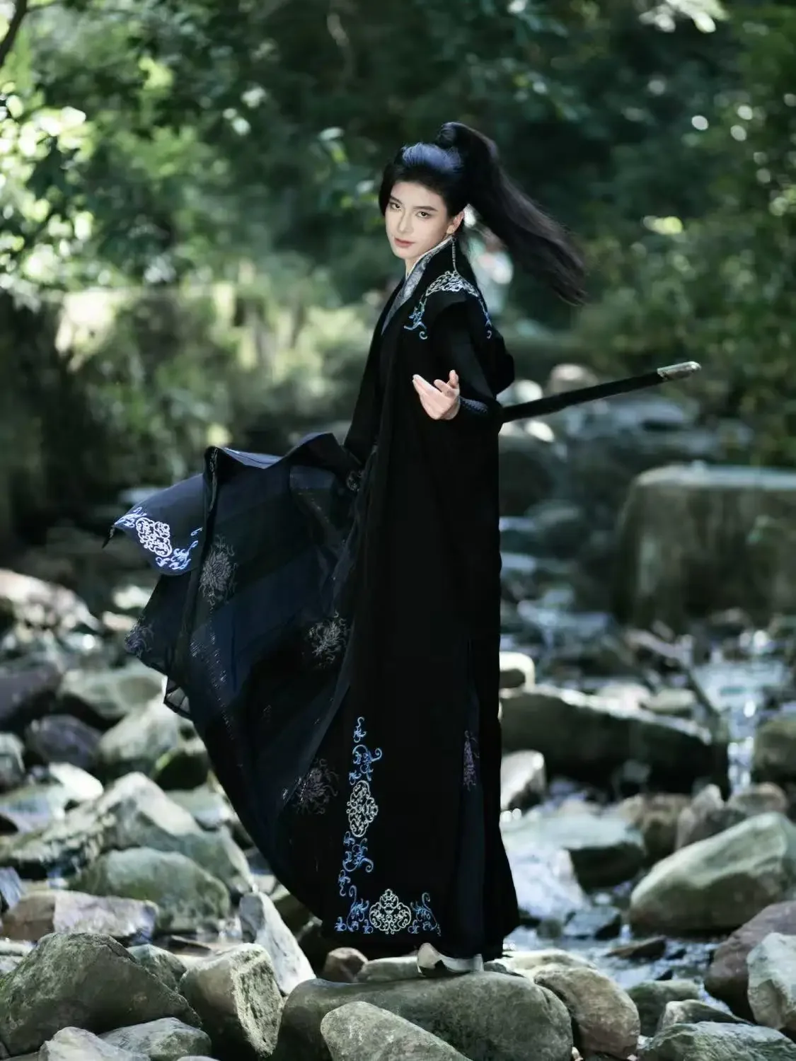 ชุดคอสเพลย์นักดาบยามค่ำคืนสไตล์จีนโบราณสมัยราชวงศ์ซ่ง ชุดฮาโลวีนสำหรับผู้ชาย สีดำเข้ม ตัดเย็บแบบฮันฟู