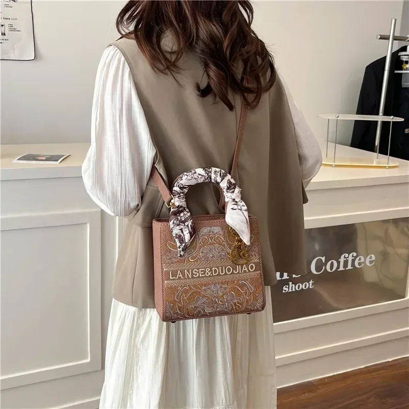 

2025 Trendy Embroidered Bag - Women's Luxury Shoulder & Crossbody Tote for High-End Travel & Shopping Essentials