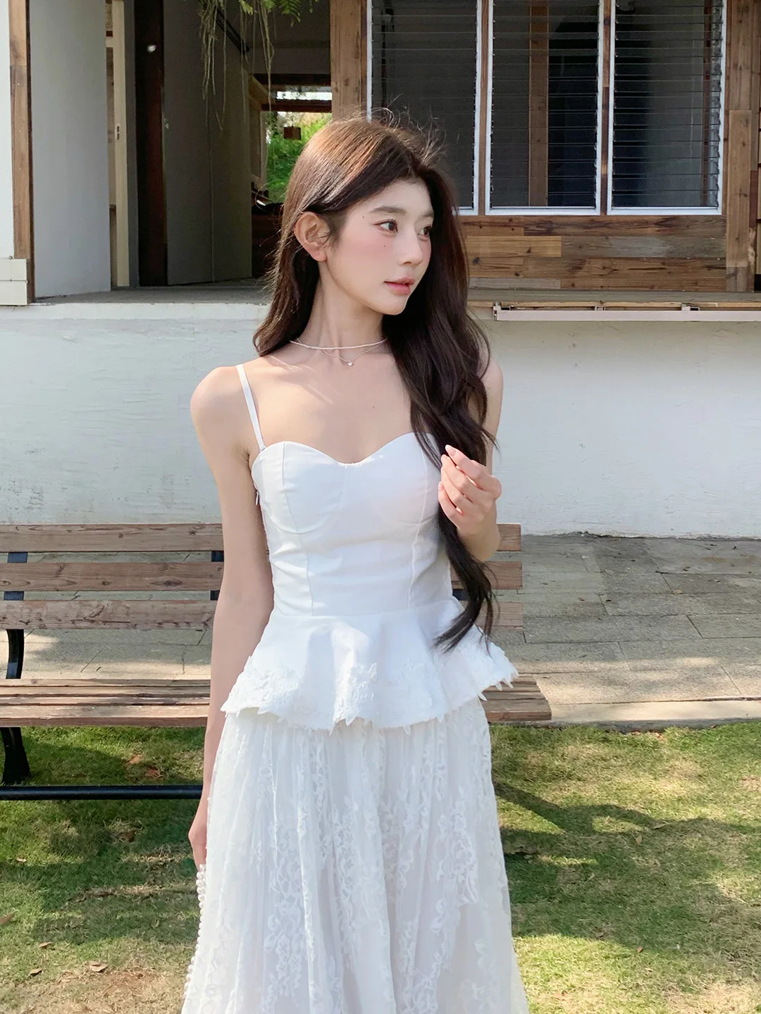

White Halter Neck Tulle Skirt Set Women's Summer Vacation Style High Waist Half Body Skirt with Lace Trim Two Piece Set