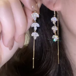 2024 New Maple Leaf Zircon Tassel Long Earline Female Korean Temperament Fashion Minority Light Luxury Anti-drop Earrings