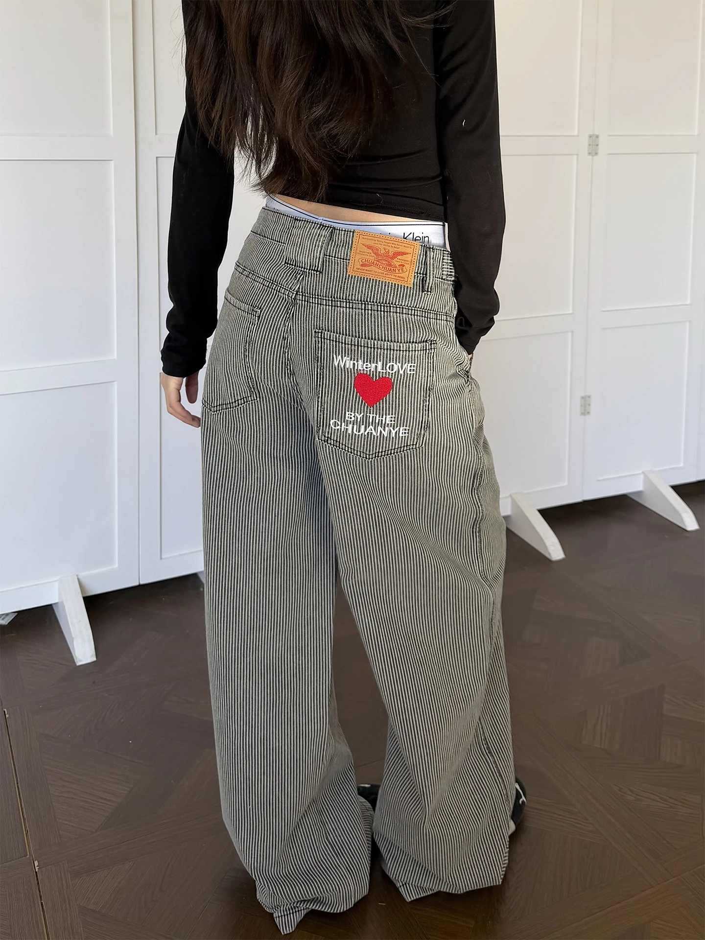 

Ретро джинсы с вышивкой и полосками, на флисовой подкладке, свободного прямого кроя, повседневные длинные брюки, классические универсальные удобные джинсовые штаны