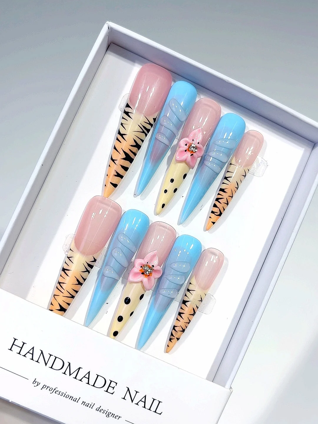 

Модный маникюр с длинным острым носком и принтом зебры, 5 см (Jsa13)