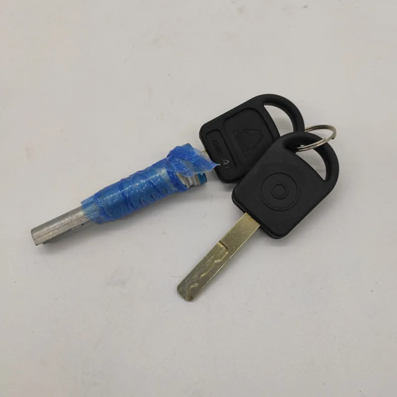 Outer Door Handle Lock Cylinder With key Used For CNHTC SINOTRUK HOWO A7 T7H Truck Parts Same Left And Right