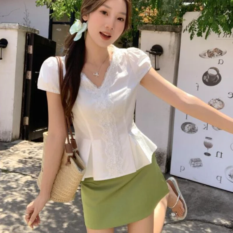

Korean Style White Lace V-Neck Short Sleeved T-Shirt for Women 2026 Summer New Item Slimming and Versatile Cotton Top