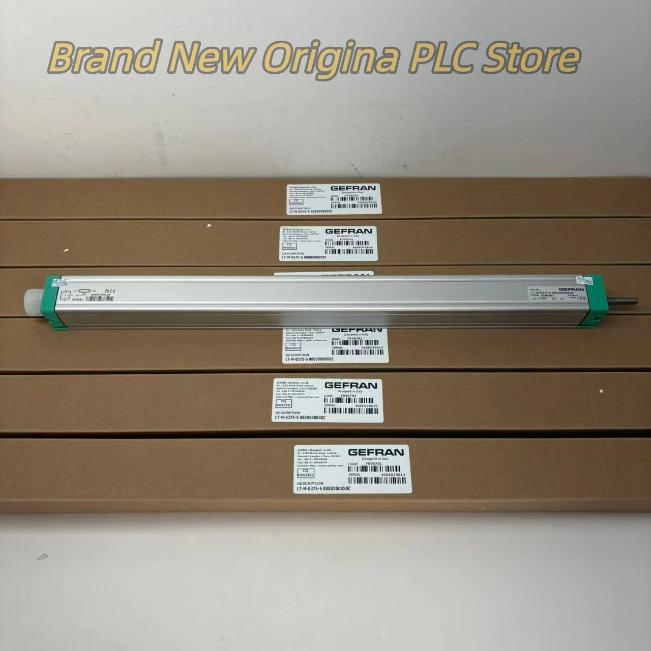LT-M-0375-S  new in box  Displacement sensor
