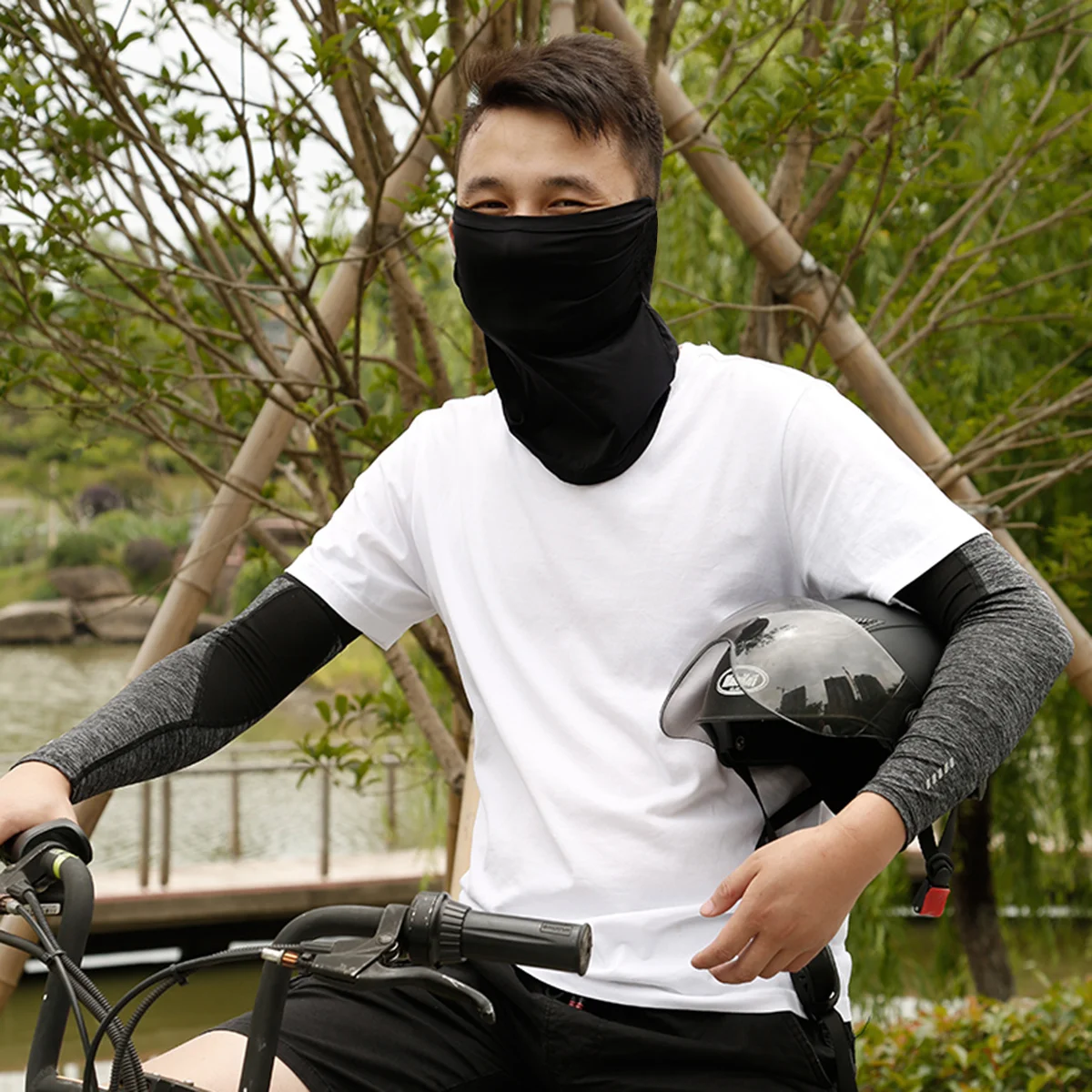 

1Pcs Outdoor Sports Sun-Proof Head Scarf Cooling Ice Silk Scarf Cycling Neck Protector Face Guard Face Mask