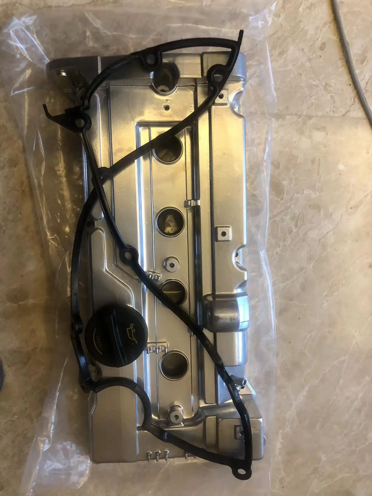 Genuine High Quality Valve Cover OEM 22410-26013 COVER ASSY-ROCKER / 2241026013 for Some Kia Models