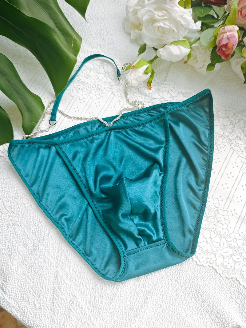 Low Waist Man's Satin Sliky Touch Soft Chain Design Briefs BF Gifts LGBQT Group FKK Private Sexy Semi-butt Coverage Underwear