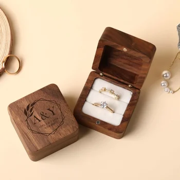 กล่องแหวนไม้วอลนัทแกะสลักฟรี1ชิ้นของขวัญวันครบรอบแต่งงานส่วนบุคคลของขวัญครบรอบแต่งงานทำจากไม้วอลนัทหมั้นแหวนแต่งงานกล่องของขวัญ