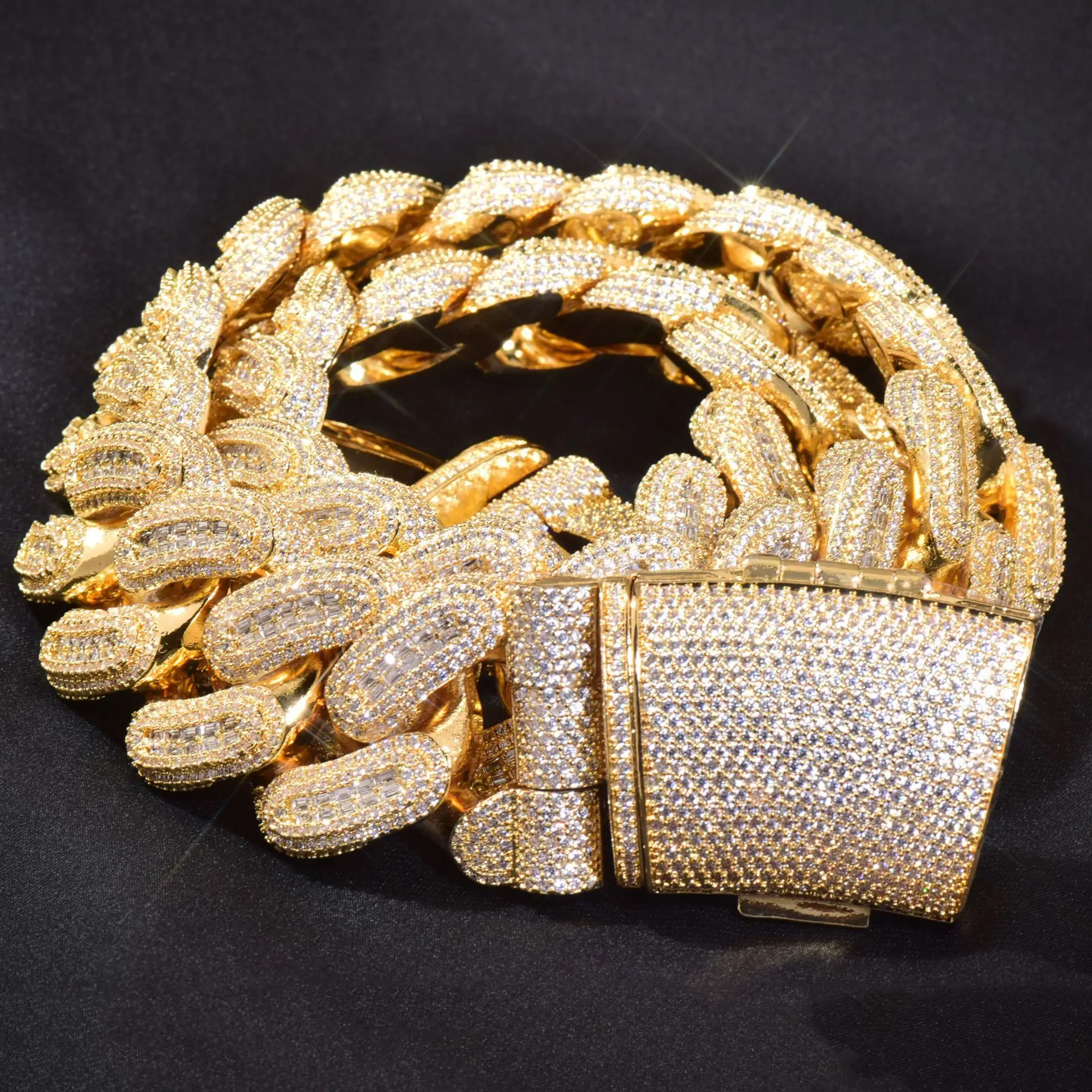 

Unisex Heavy Duty 28mm Hip Hop Cuban Miami Rock Chain Fashion Necklace