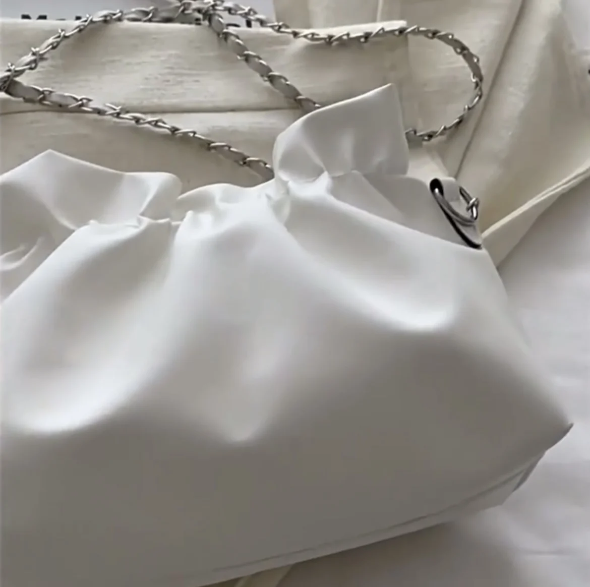 حقيبة دلو صغيرة بو الجلود العصرية الرباط حقيبة كتف كروسبودي للنساء 2024 ربيع الموضة التجاعيد سلسلة الشارع الشهير #5