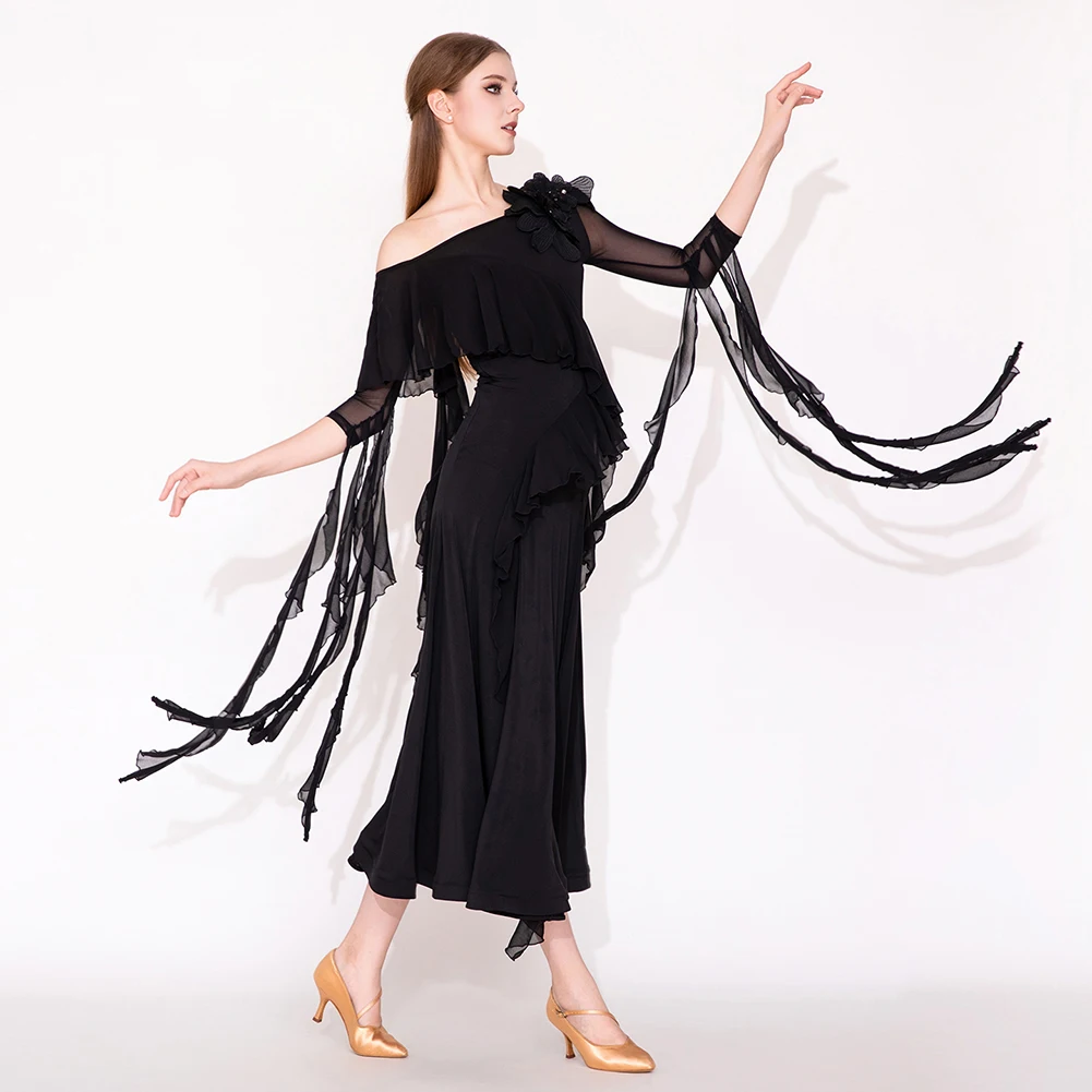 Ballsaal-Ärmel, Ballsaal-Tanz-Wettbewerbskleid, überkreuzte Schulter, moderner Tanz, gerüschtes schwarzes rotes Band, Guobiao Neu