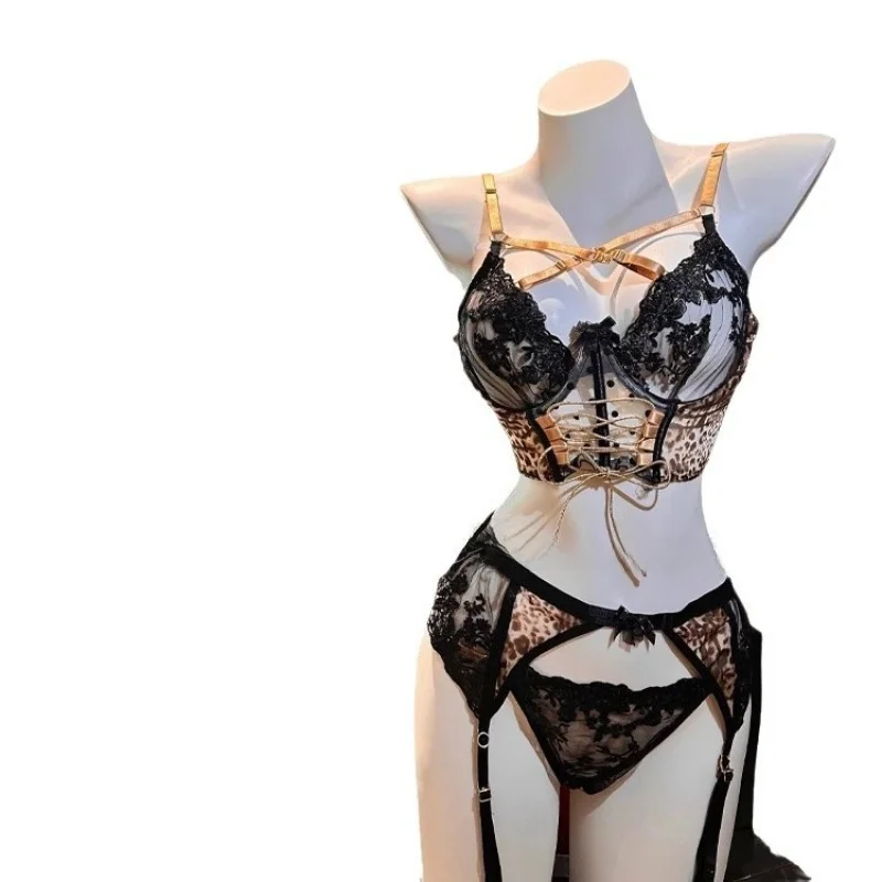 Nieuwe kanten luipaardprint borduurwerk gekruiste schouderband vierdelige set verzameld orm dames Dr polyester stof lente...