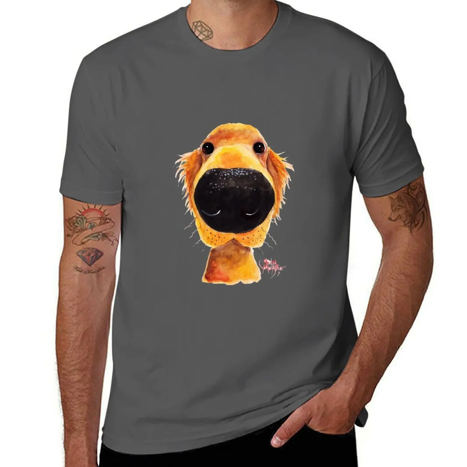 Camiseta deportiva transpirable de manga corta con estampado de Labrador/Golden Retriever 'NoSeY DoG RoY' de Shirley MacArthur