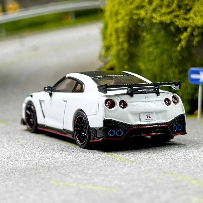 INNO 1/64 NISSAN GT-R R35 Metalowy Model Auta Zabawka Odlewany Ciśnieniowo Prezent