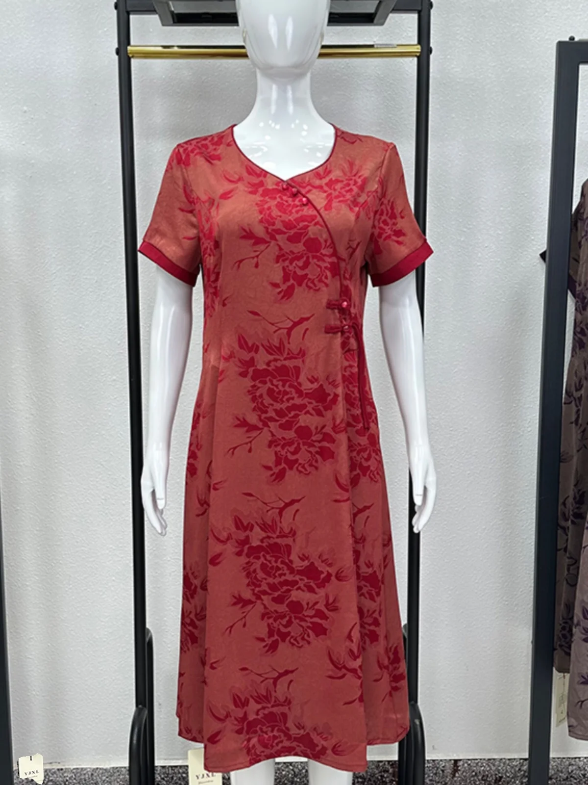 

Шелковое атласное платье-ципао с коротким рукавом, приталенного кроя, с карманами, для женщин старше 40 лет, летняя новинка