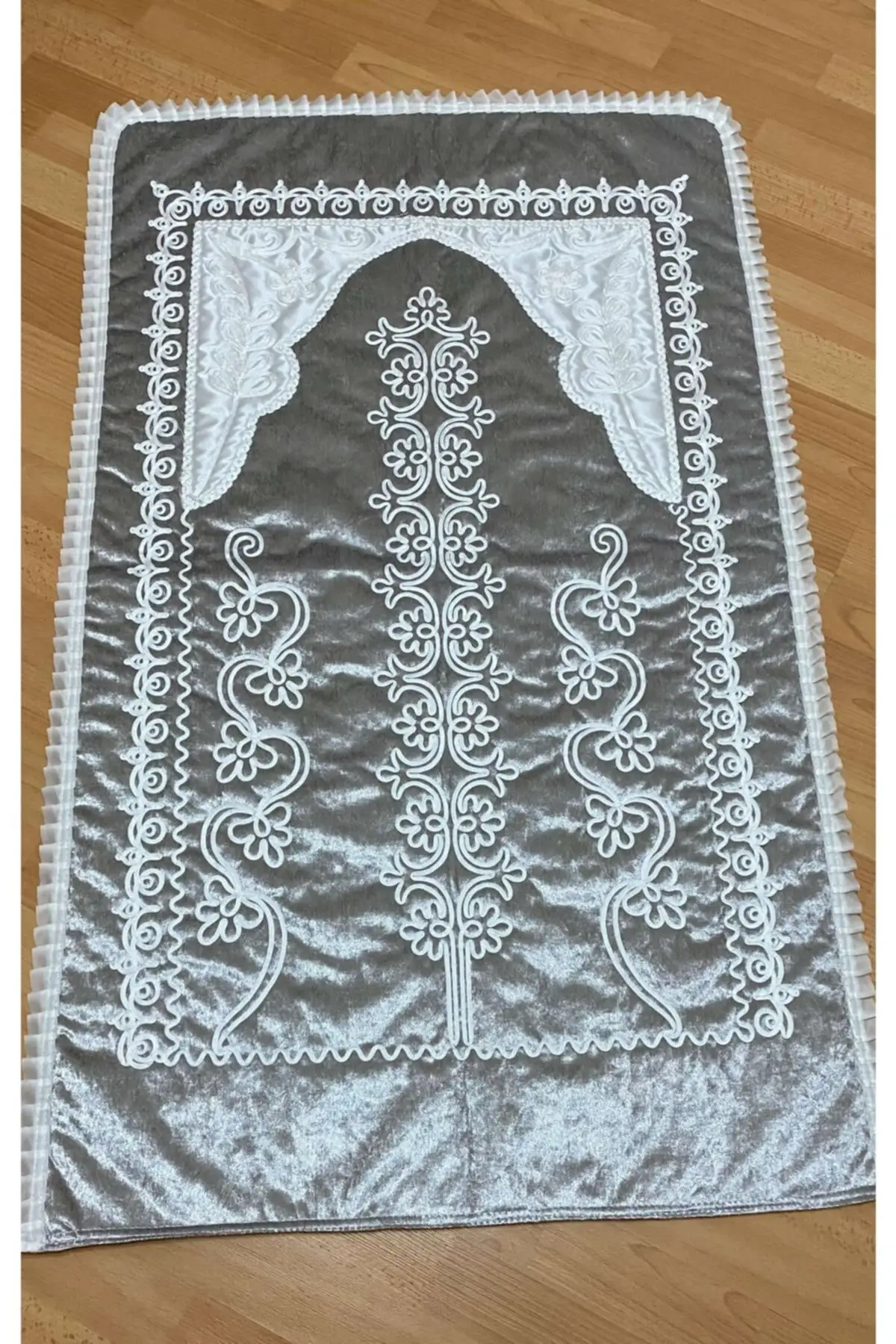 Dovi gray velvet dowry bridal set Seccadesi Meditation Rug