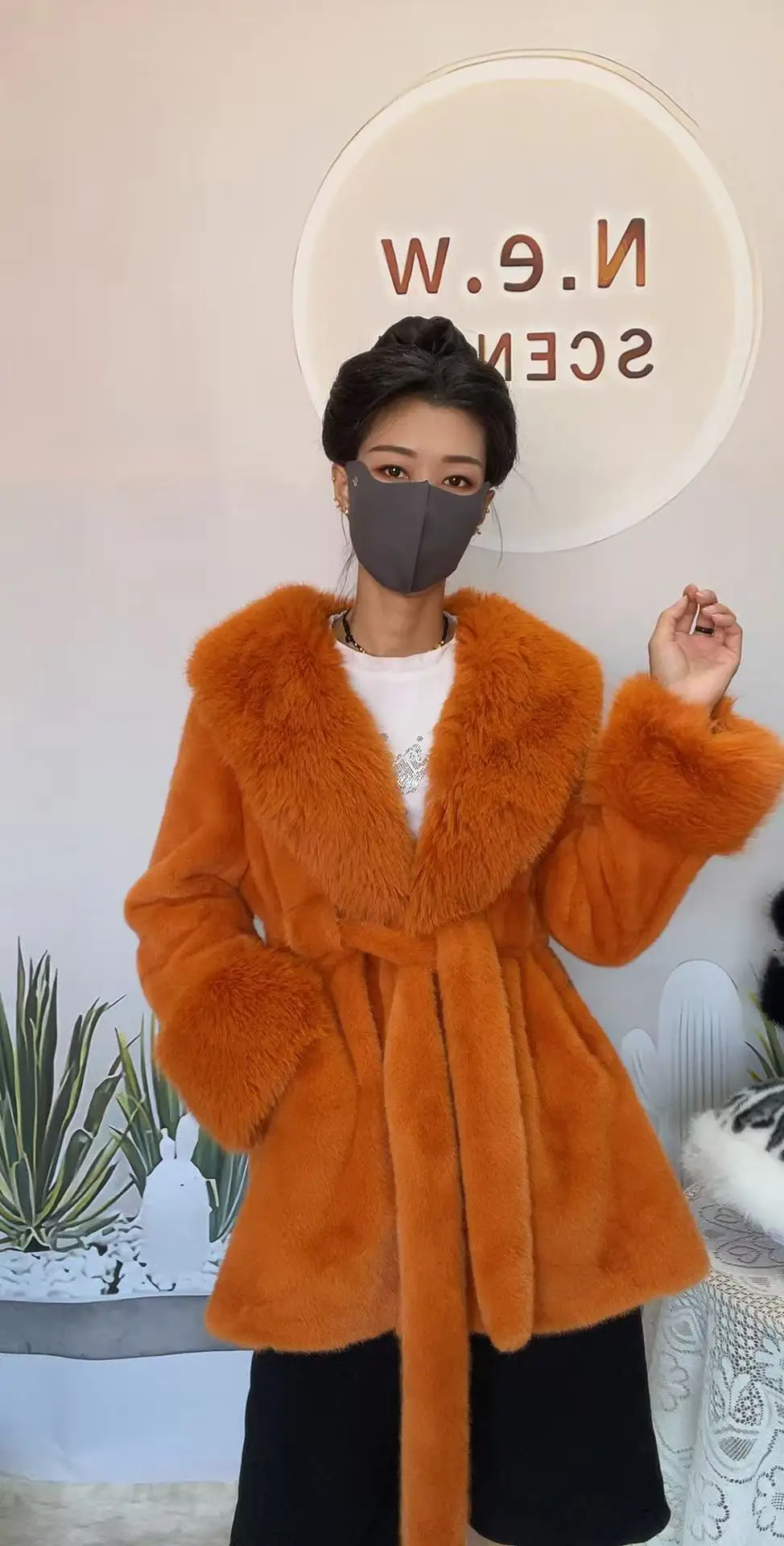 Luxury High Quality New Large Fur Collar Fur Coat Belt Slim Jacket Women Winter Warm Eco-Friendly Mink Fox Fur Coat Premium Tops