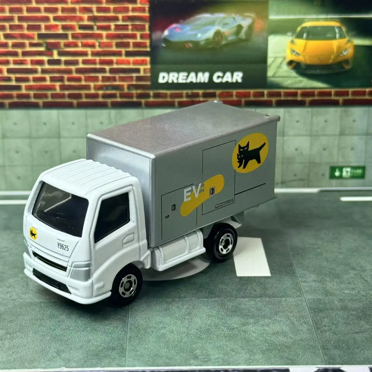 Takara Tomy Tomica No. 48 Yamato Transport EV Collection and Delivery Truck Alloy Car Vehicle Diecast Metal Mode Collection Toy