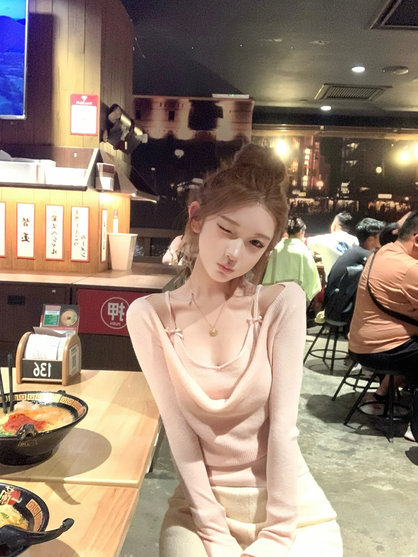 

Розовые ягоды Heart Matters Ложный двухсекционный шерстяной трикотаж Mis Двухцветный повседневный женский длинный вязаный топ све