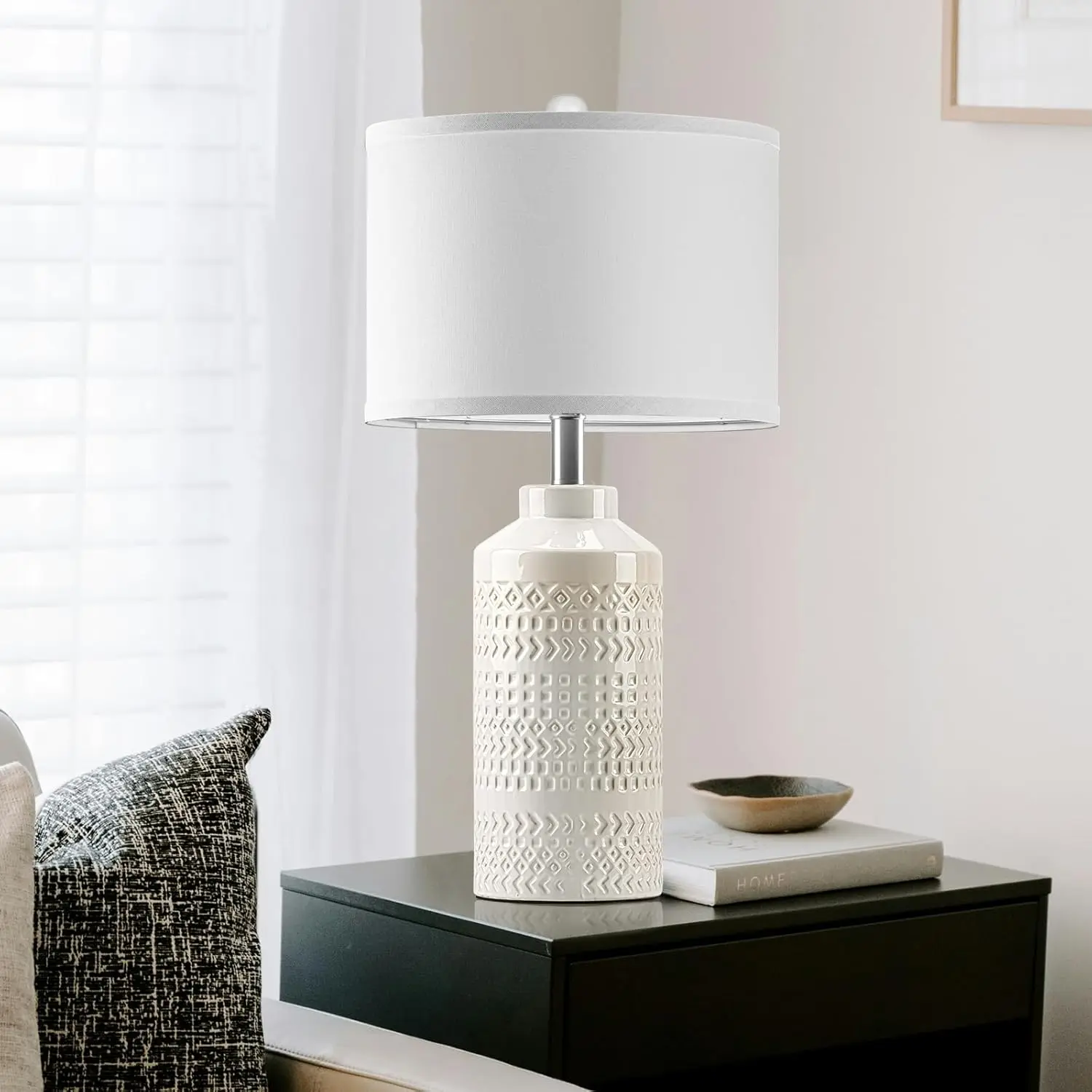 โคมไฟตั้งโต๊ะเซรามิกสีขาวครีมสไตล์โมเดิร์น 23.5 นิ้ว ชุด 2 ชิ้น โคมไฟข้างเตียงสไตล์วินเทจเรโทรสำหรับห้องนอนและห้องนั่งเล่น