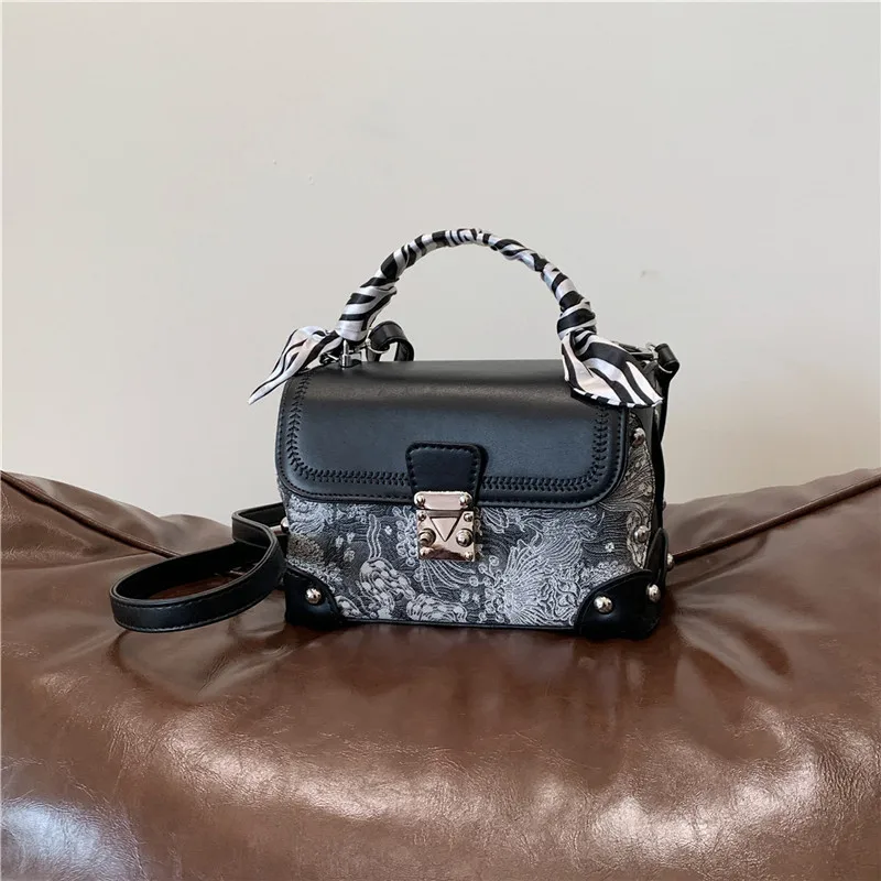 

2025 Designer Box Bag Premium Womens Small Crossbody Purse Luxury Shoulder Handbag for Daily Use