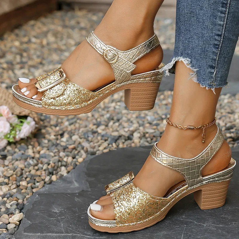 المرأة لامعة الترتر الذهب صندل كعب عالٍ 2025 الصيف الكاحل مشبك صنادل شاطئ امرأة حجم كبير 43 أحذية المصارع الخفيفة