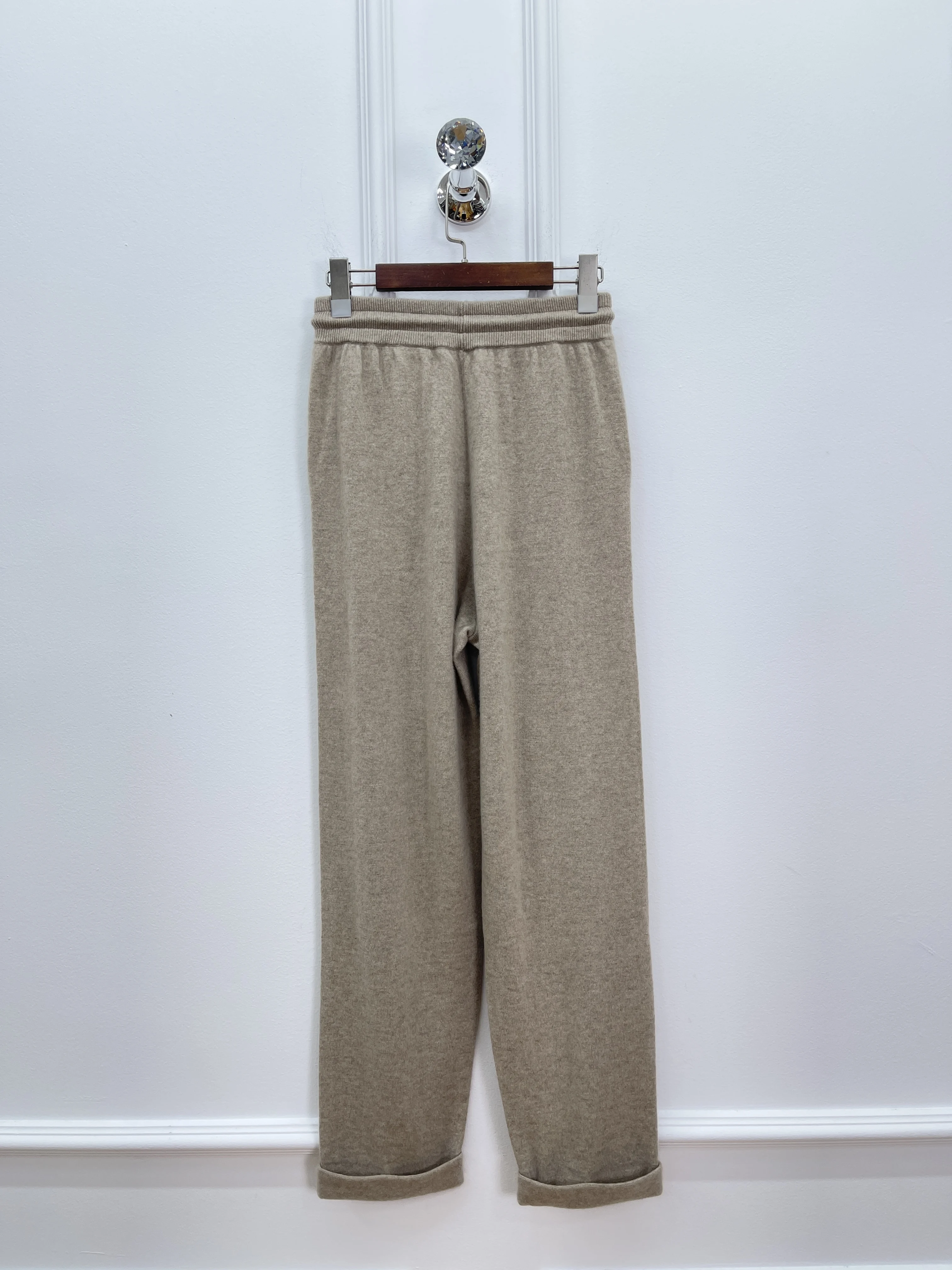 2025 가을 겨울 신상 울 니트 패션 정장 여성 후드 스웨터 + 캐주얼 팬츠 기품 있는 레트로 다용도