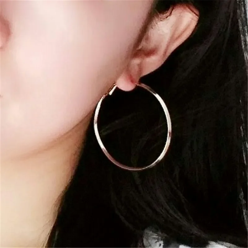 Stylish Nickel Free Gold Morden Hoop Earrings Loop Earrings Celebrity Brand Earrings Women Gift Fashion Jewelry