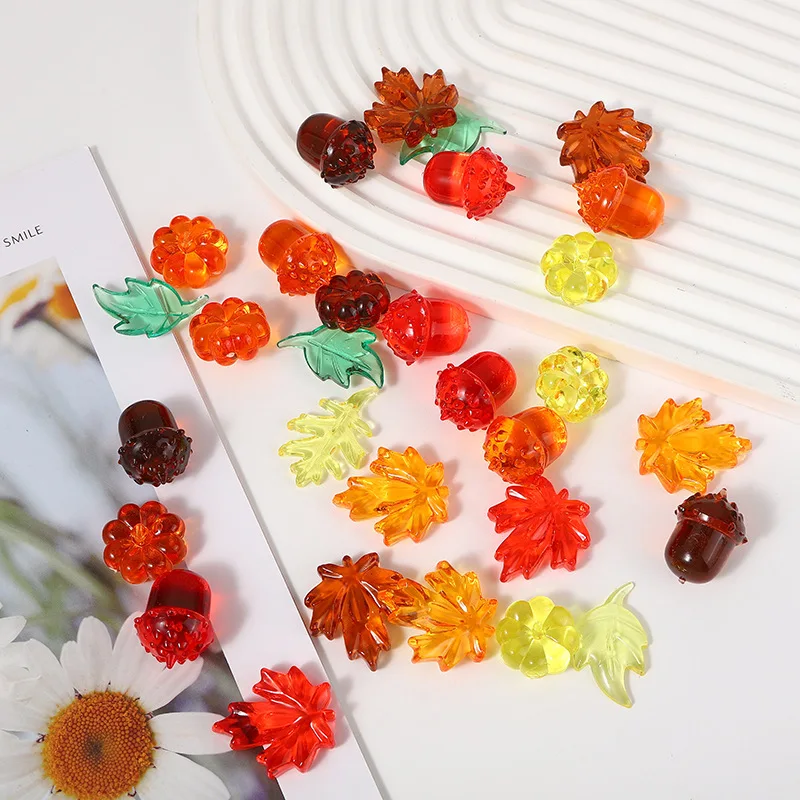 50g Transparente, mehrfarbige Harzperlen in Form von Ahornblättern, Kürbissen und Tannenzapfen, nicht porös, für DIY-Schmuckherstellung und Zubehör – Detail 5