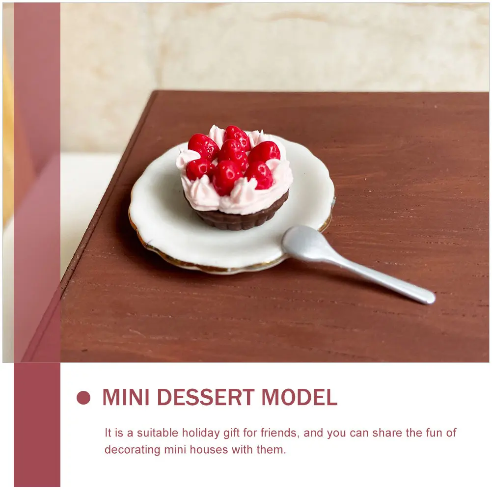 

Миниатюрный шоколадный клубничный пирог из смолы, реалистичный декор для кукольного домика, кухонной сцены, реквизит для DIY, мини-десерт
