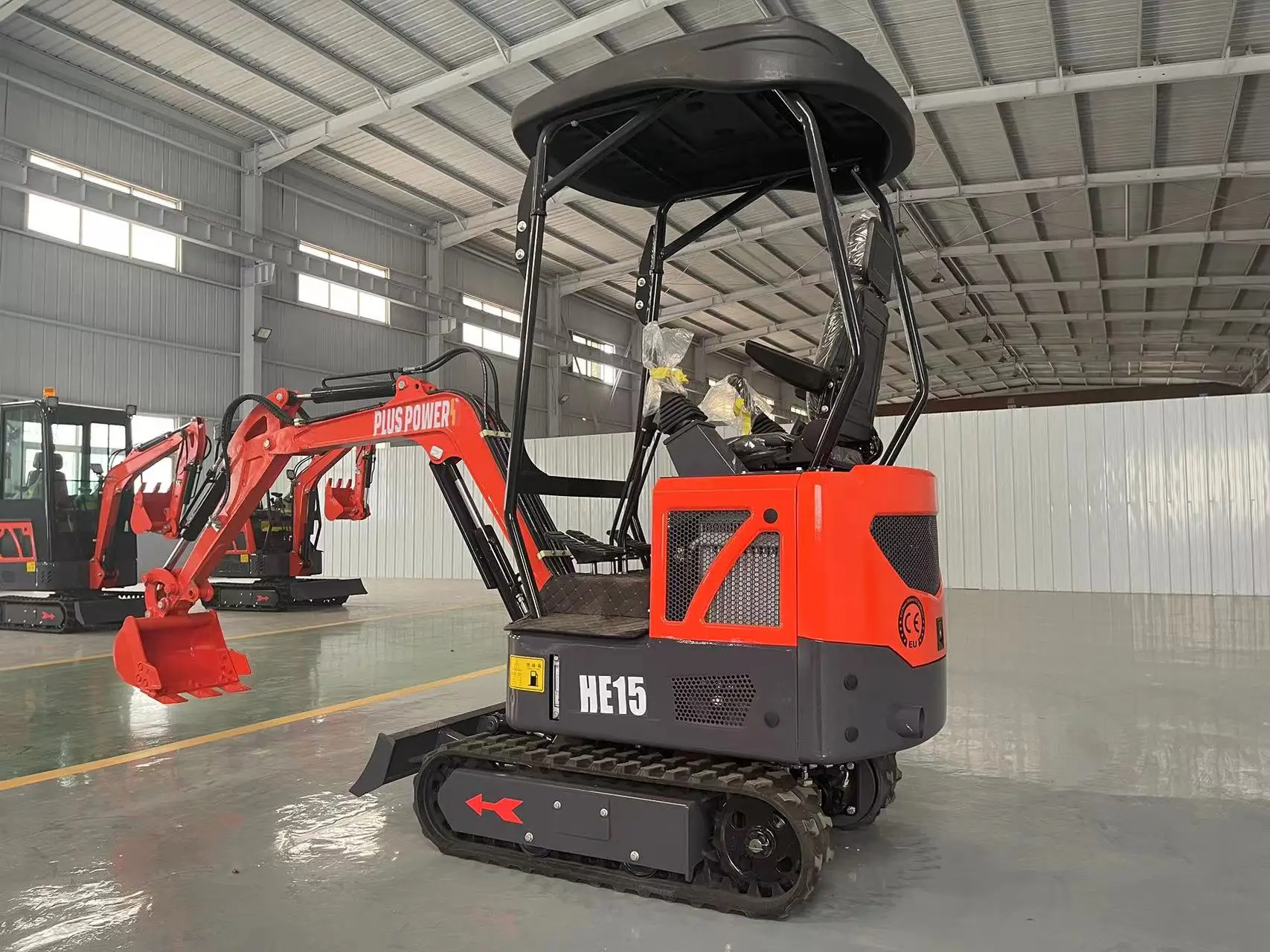 

Мини-экскаватор емкостью 1,5 тонны Двигатель Kubota с функцией бокового поворота Небольшой 2-тонный экскаватор продается со скидкой 60%