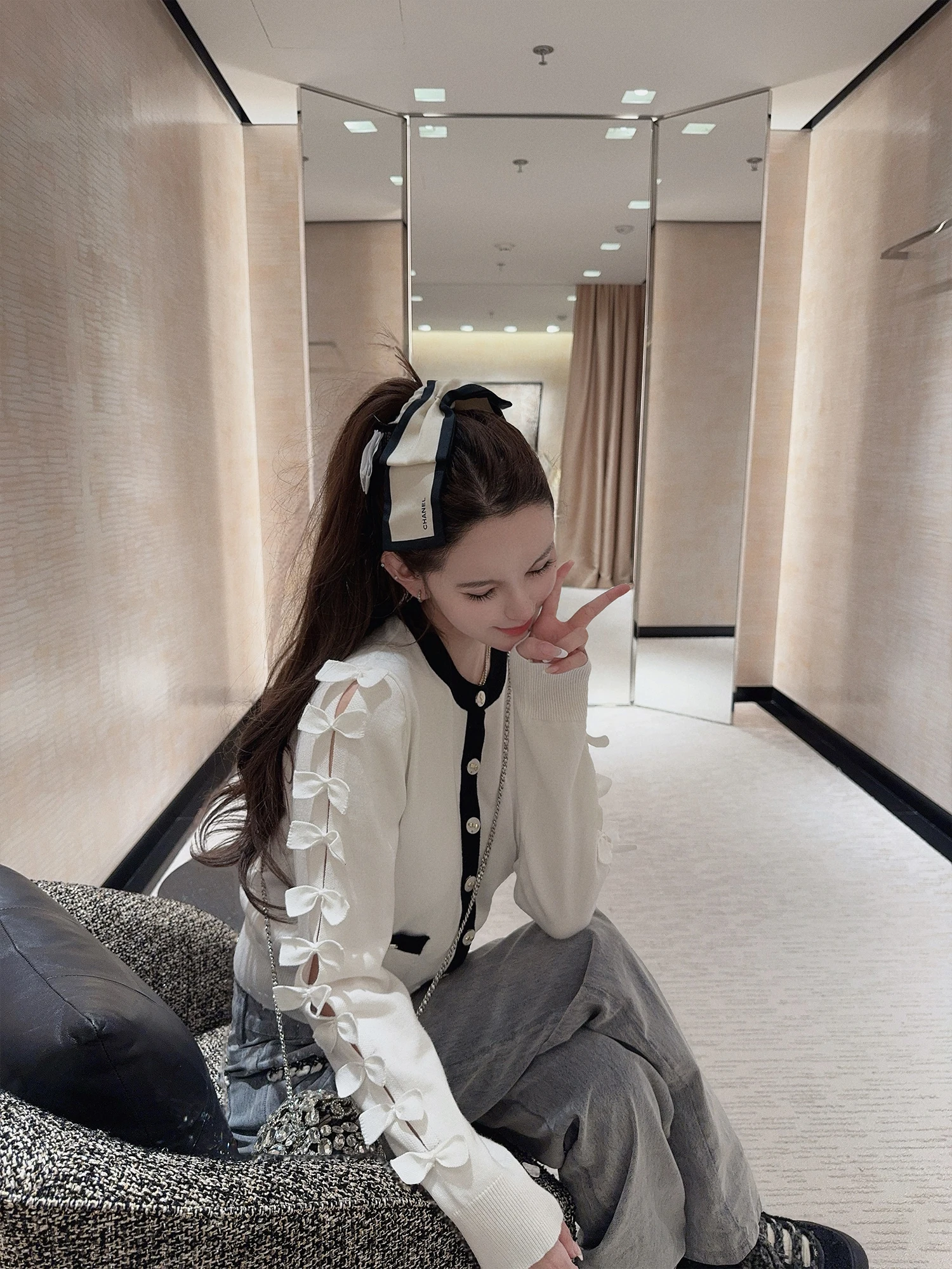 

Женский вязаный кардиган Zhaochencen во французском стиле с вырезами и узлами, утягивающий топ, высокое качество, элегантный дизайн