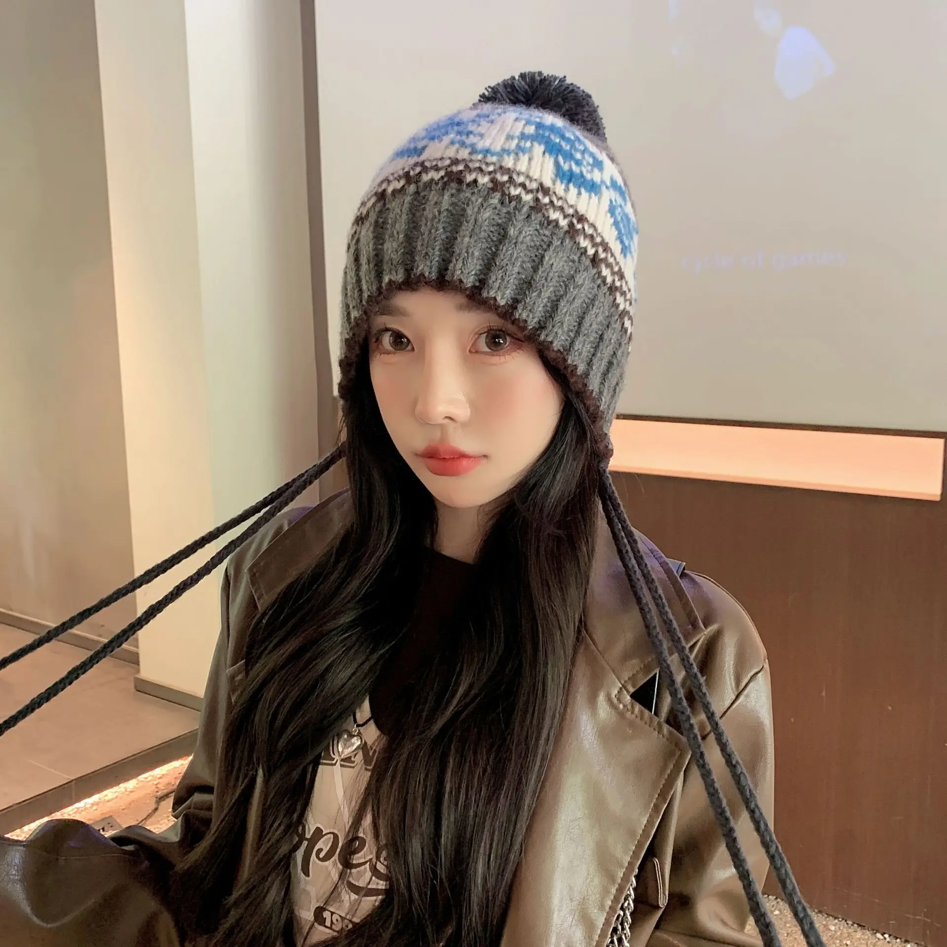 

Contrasting Color Versatile Small Face Winter Warmness Jacquard Knitted Hat Women's Large Head Circumference Ear Protection Pom