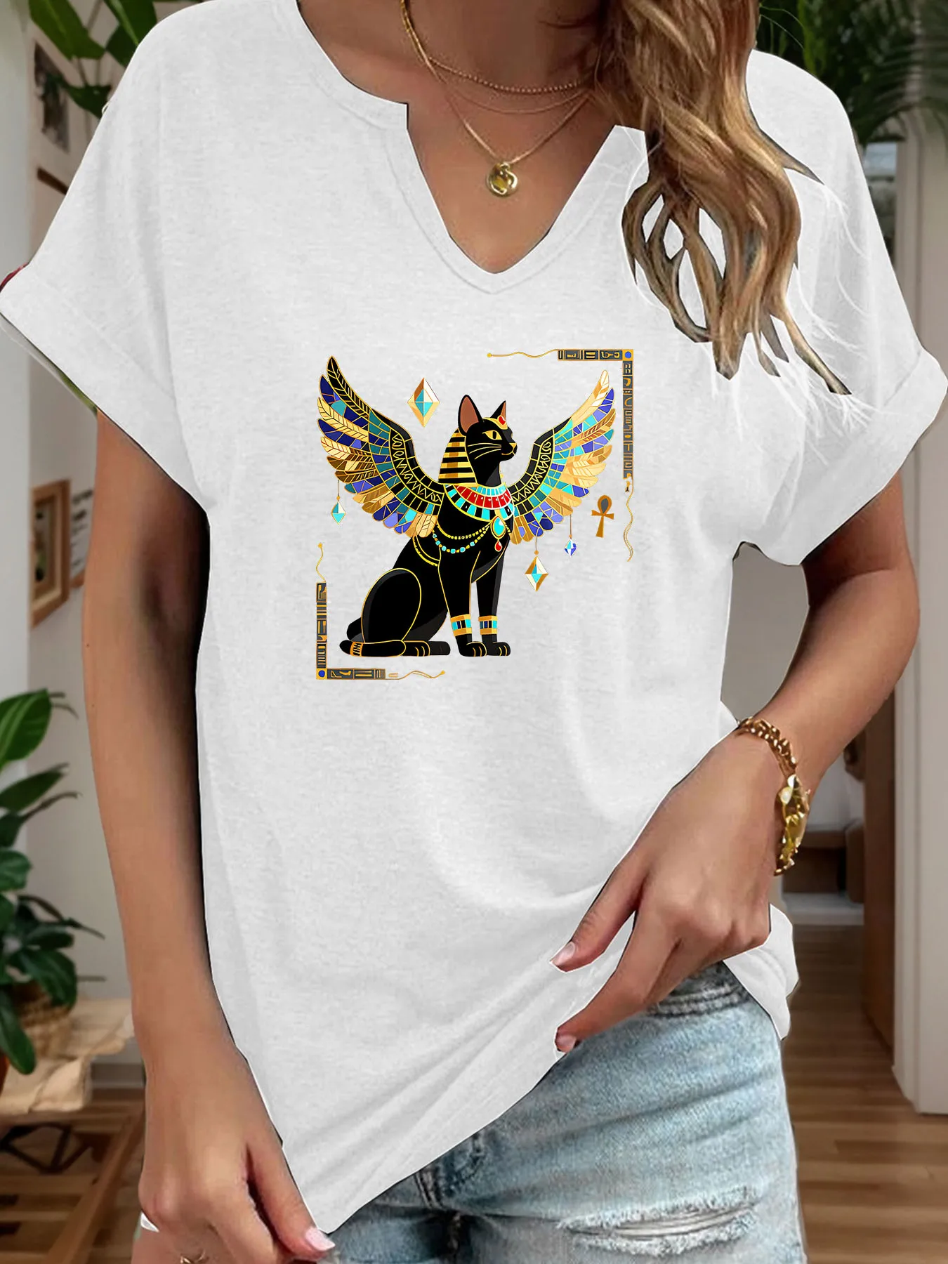 Egyptian cat Mi print T-shirt, casual and fashionable V-neck rolled-sleeve short-sleeved top for women