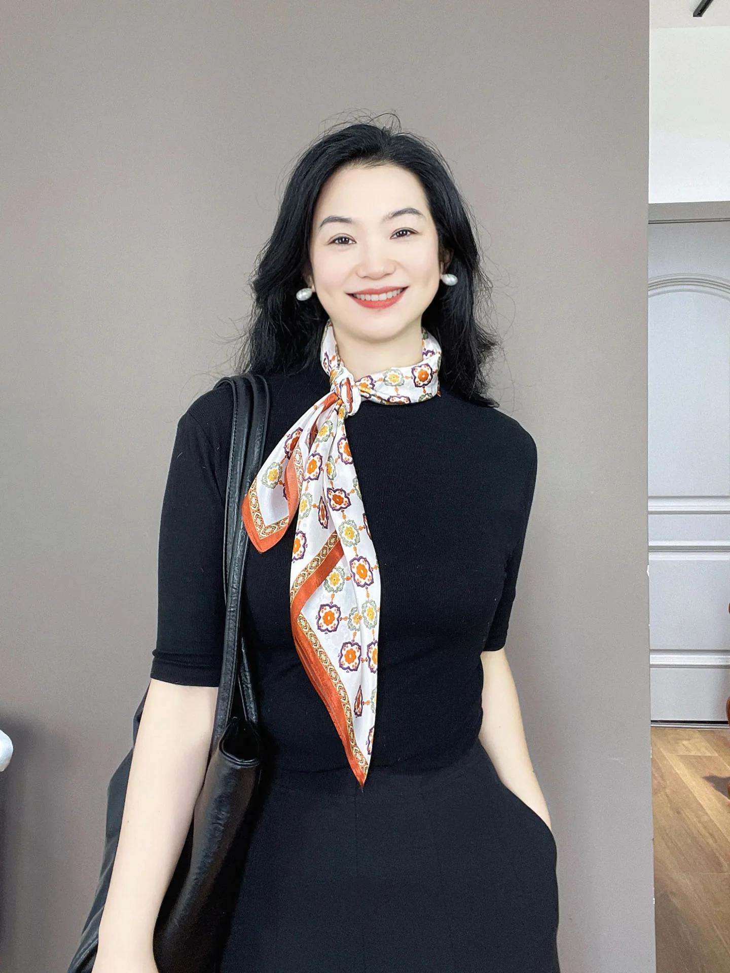 エレガントなシルクスカーフ女性の春秋薄い夏65センチスクエアネック保護スカーフマルベリーシルク本物のシルクスカーフ