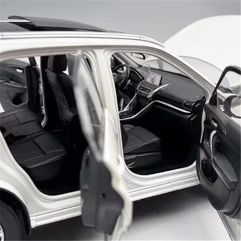 1/18 Mitsubishi Eclipse Cross SUV Alloy Car Model Diecast Metal Off-road Vehicles Car Model Simulation Miniature Scale Kids Gift
