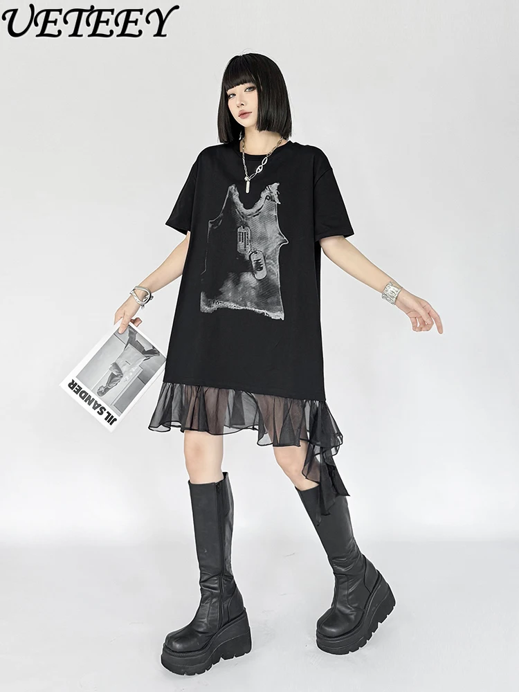 شخصية الطباعة طاقم الرقبة فستان أسود المرأة 2025 صيف جديد فضفاض الغزل حافة الربط منتصف طول فساتين تي شيرت