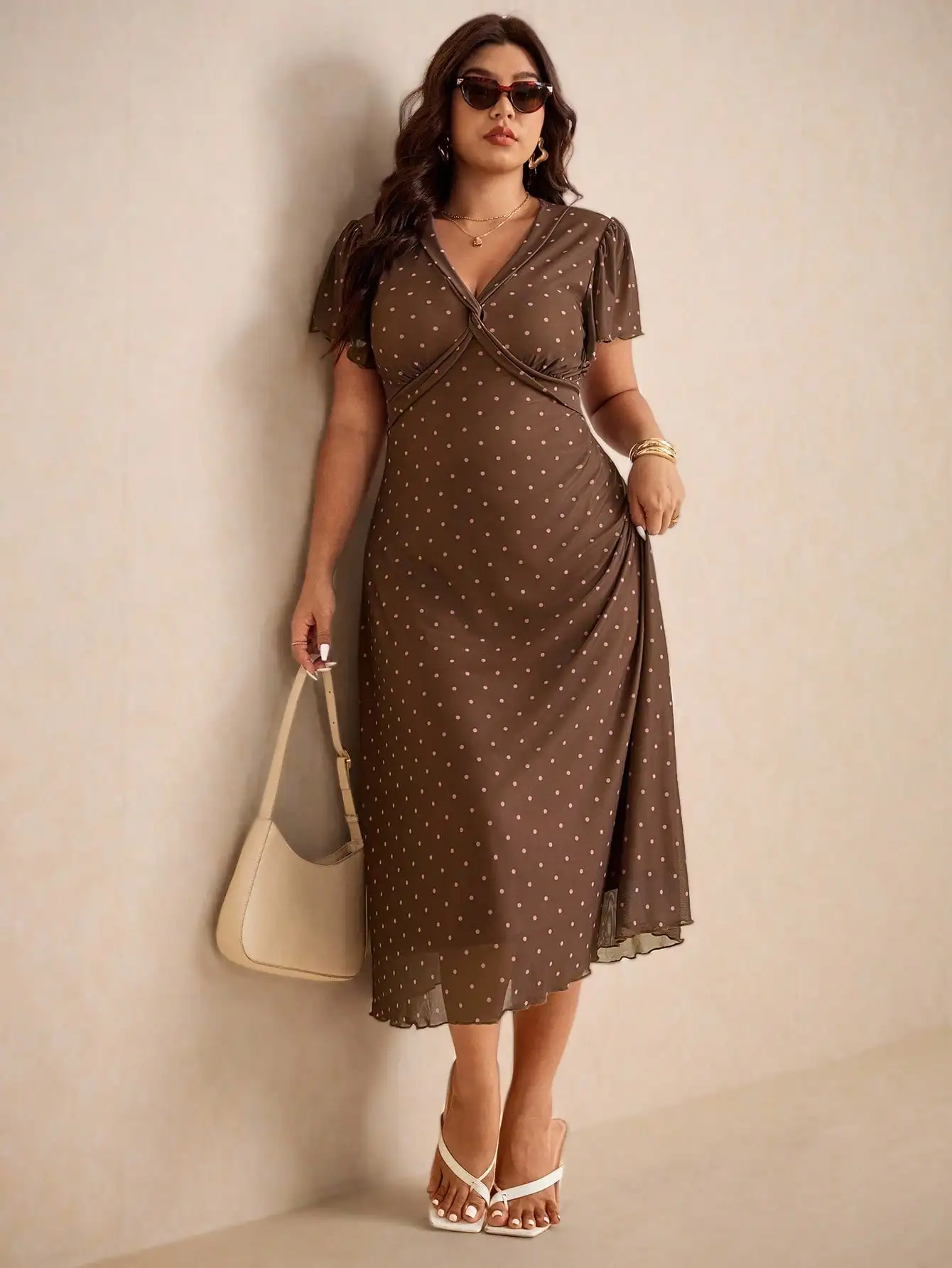 

Женское платье миди больших размеров с V-образным вырезом, завязками спереди, в горошек и с короткими рукавами-фонариками